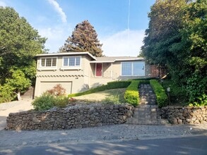 Building Photo - Hillsborough home with Bay views