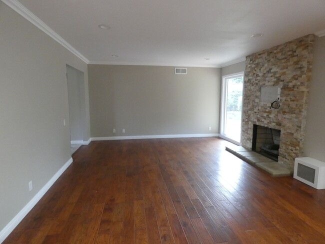 Building Photo - *Available NOW  in Hacienda Heights!*