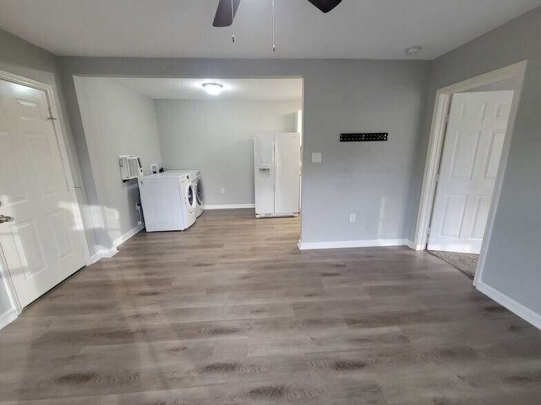 More living room - 320 S Ashbel St