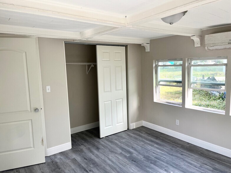 Building Photo - 7650 Ebson Dr