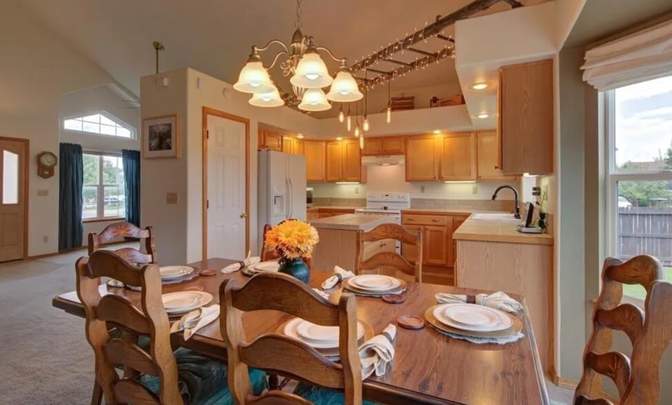 Building Photo - 6151 Oakwood Blvd