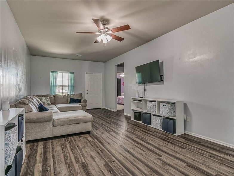 Building Photo - 1912 Autumn Way