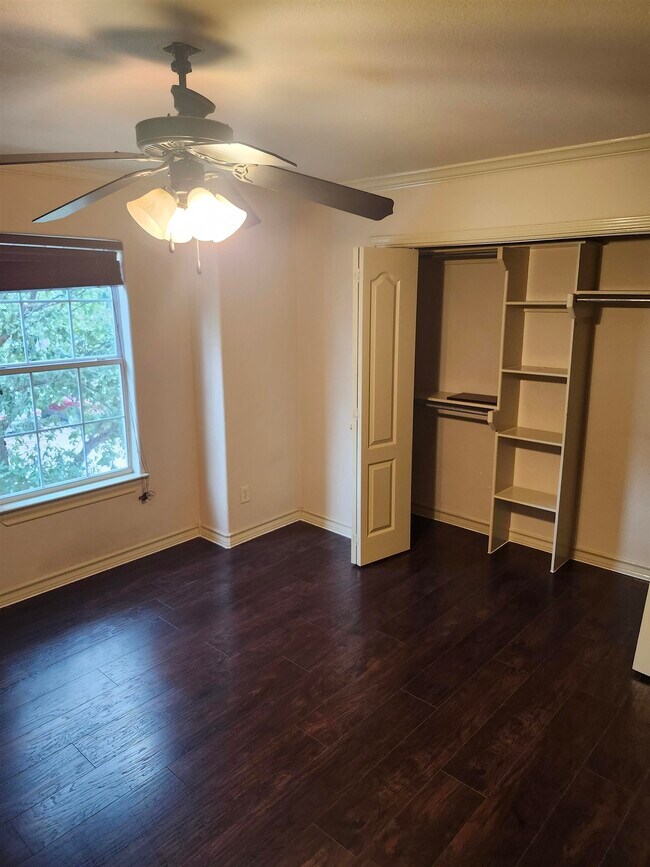 Building Photo - 10706 International Blvd