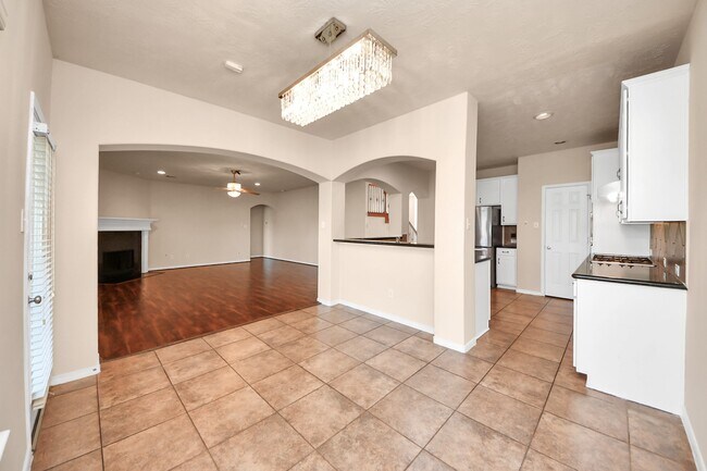 Building Photo - 14311 Lakepointe Bend Ln
