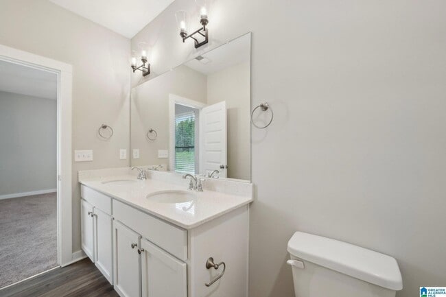 Building Photo - 559 Troubadour Ln