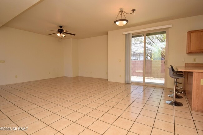 Building Photo - 2934 N Cardell Cir