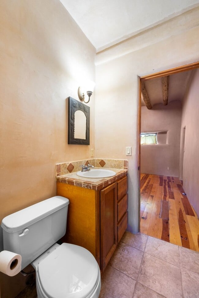 Building Photo - Santa Fe Charm in the Historic Guadalupe D...