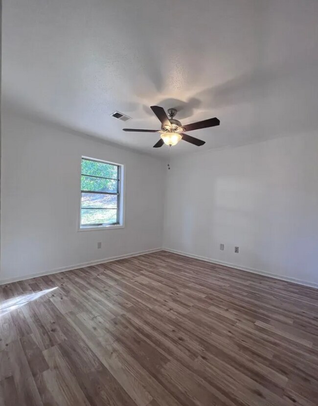 Building Photo - 4 Bedroom, 2 Bath Opelika Rental