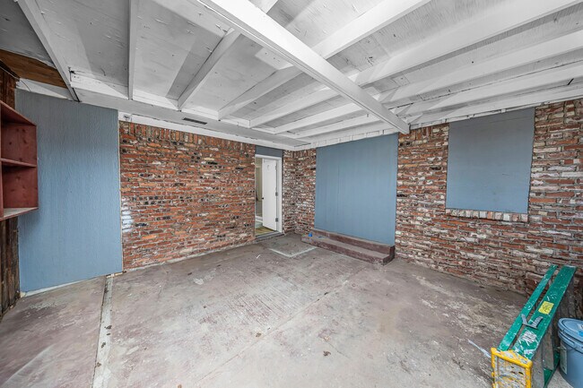 Building Photo - 1702 NW 45th St