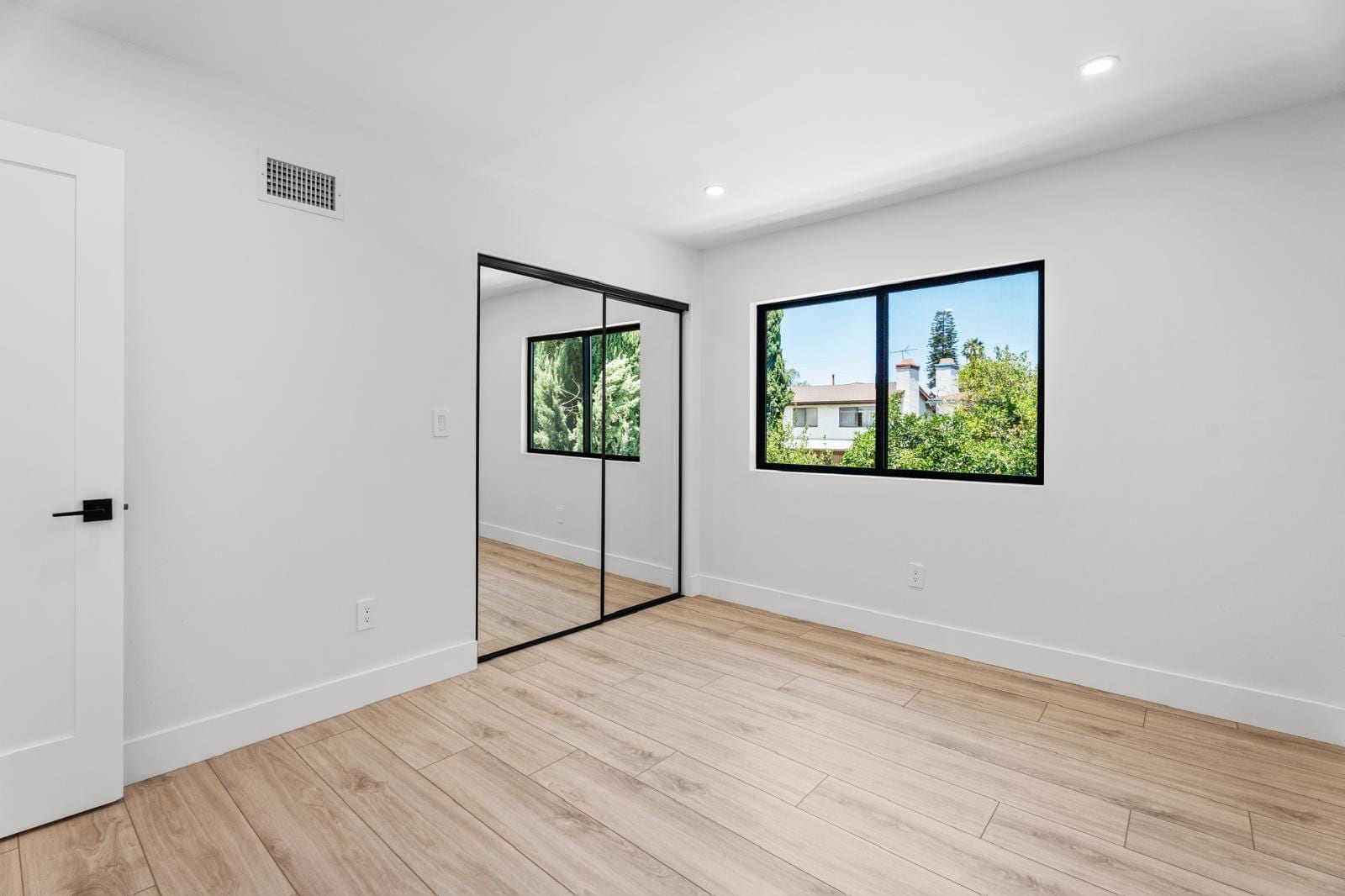 Building Photo - 19701 Blythe St