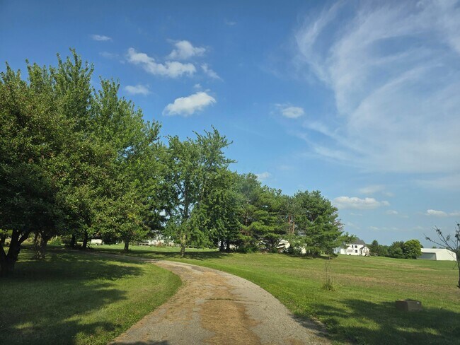 Building Photo - 3034 Russell Rd