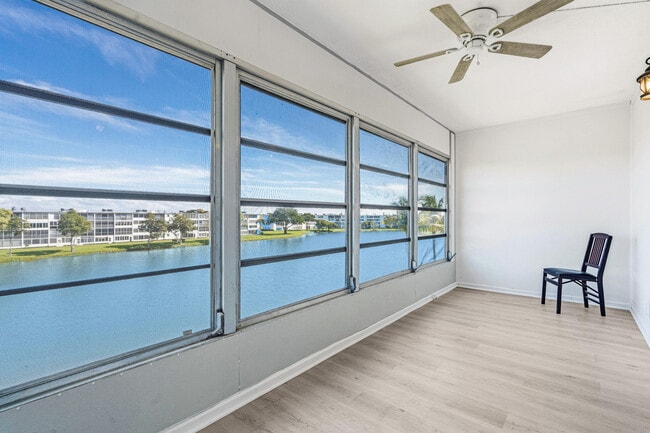 Building Photo - 4067 Yarmouth E