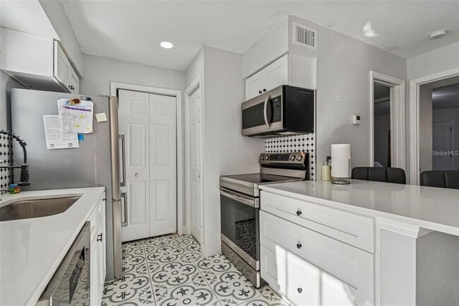 Building Photo - 8742 Mallard Reserve Dr