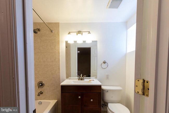 Building Photo - 2527 Lindley Terrace