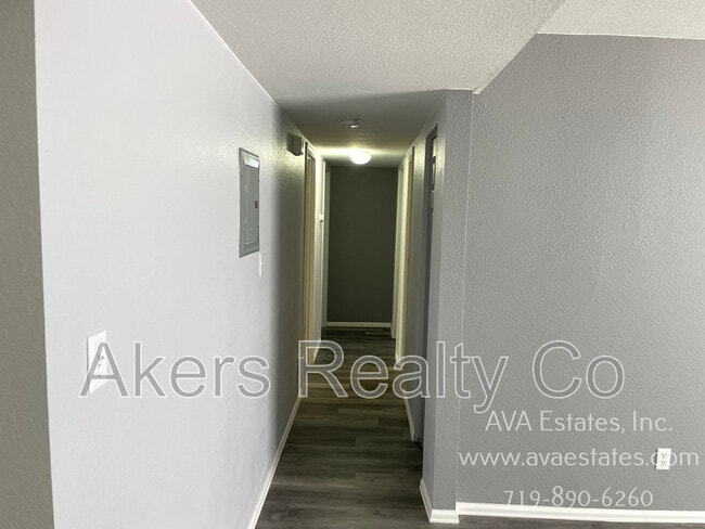 Building Photo - 733 E Laporte Dr