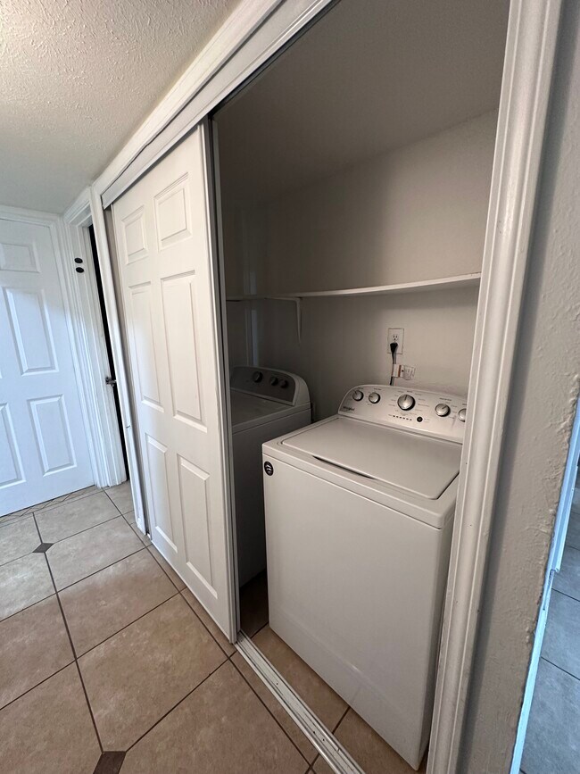 Building Photo - 6916 Elliot Ct