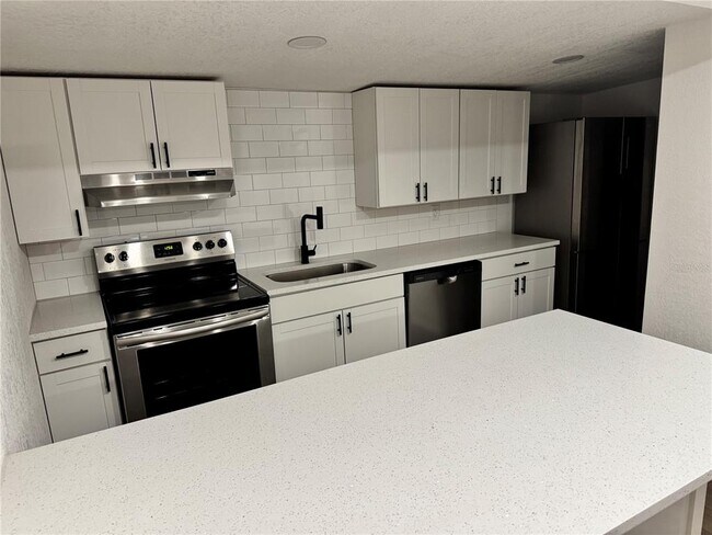 Building Photo - 38839 Miller Ave