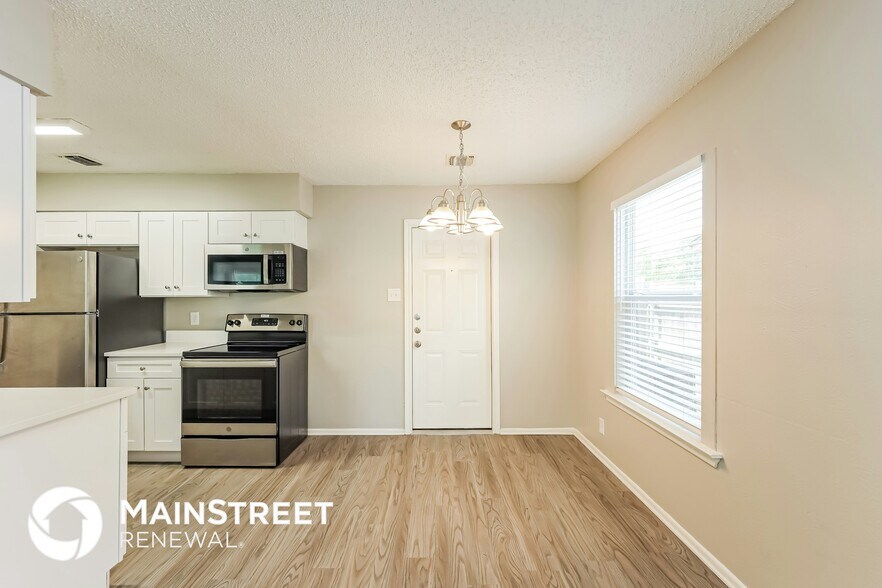 Building Photo - 9387 Valley Bend