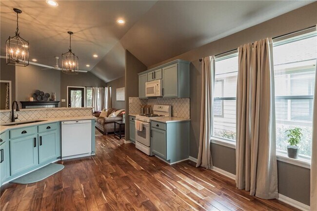 Building Photo - 403 Rosedale Blvd