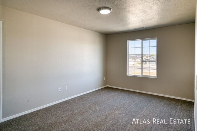 Building Photo - 17805 N Harpster Wy