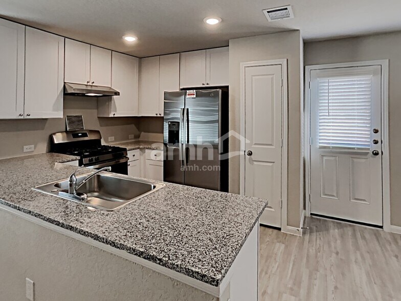 Building Photo - 9978 Sarrebourg St