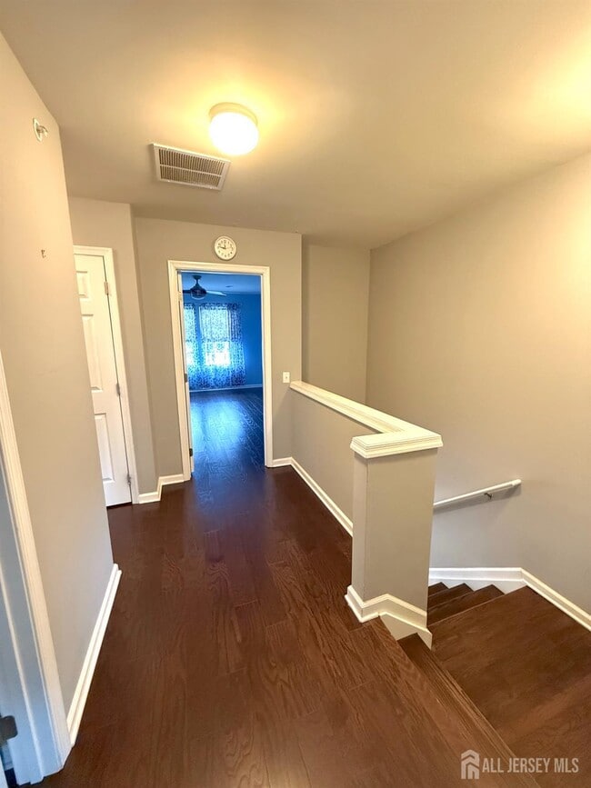 Building Photo - 1305 Hudson Cir