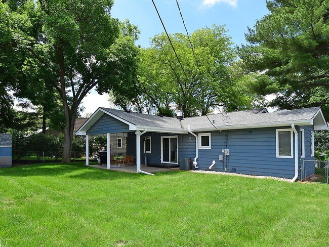 Building Photo - 619 S 68th St