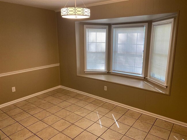 Building Photo - 8817 Tottenham Cove