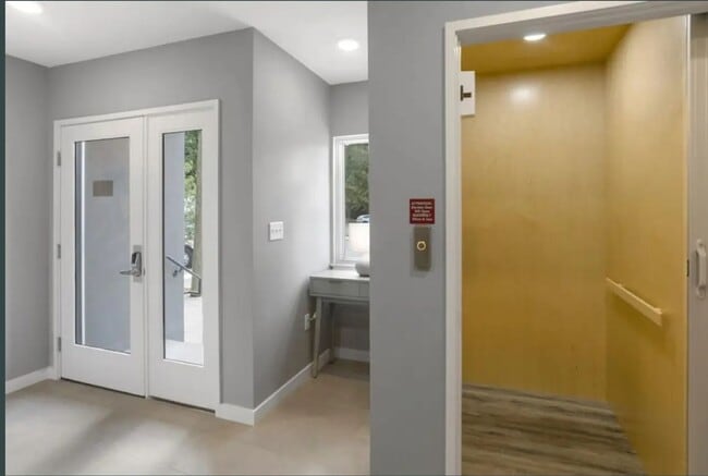 Building Photo - Stunning Furnished Townhouse in South Slope!