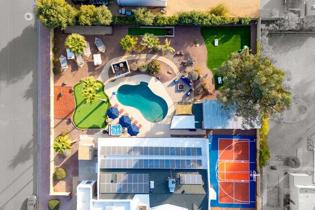 Building Photo - 6235 E Thunderbird Rd