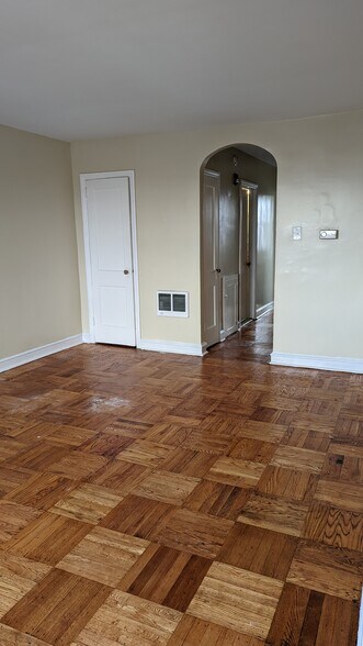 Building Photo - 6550 N Gratz St