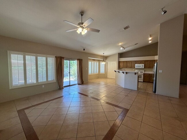 Building Photo - 3 BEDROOM HOME IN FALLS RANCH!
