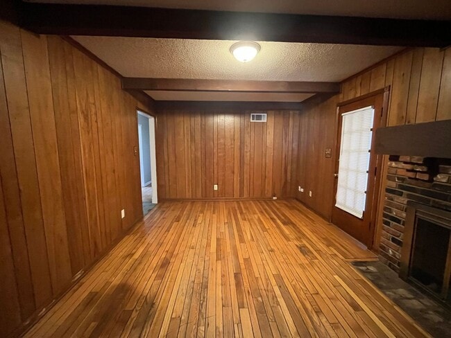 Building Photo - Renovated 4 Bedroom 2 Bath Home with Carport and Double Garage!!