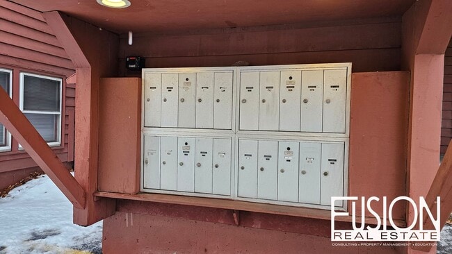 Building Photo - Bright, Updated 2-Bedroom in Prime Burlington Location — Available Now & FREE January Rent!