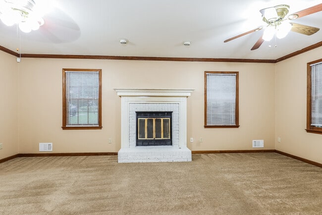 Building Photo - Spacious 3-Bedroom Home in Rex, GA