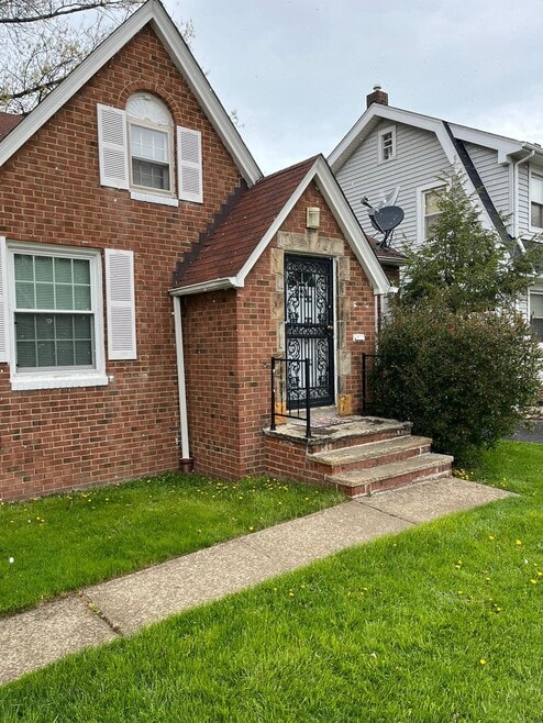 Building Photo - 920 Vineshire Rd