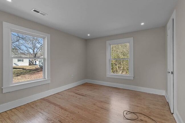 Building Photo - 610 Wondertown Dr