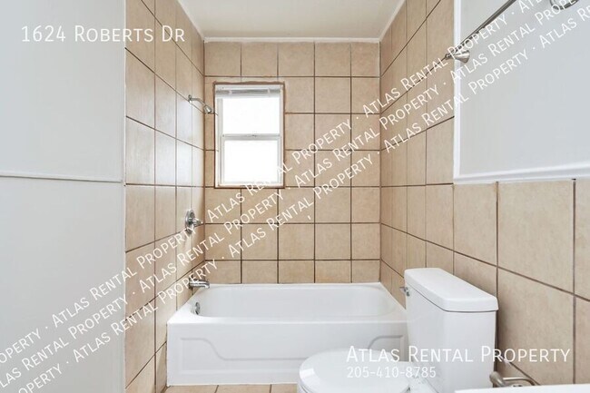 Building Photo - 1624 Roberts Dr