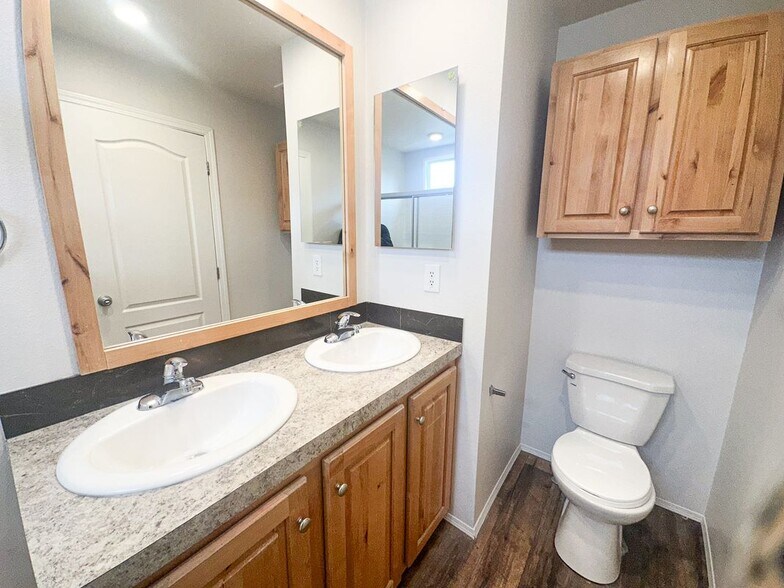 Building Photo - 1096 N Sable Ln