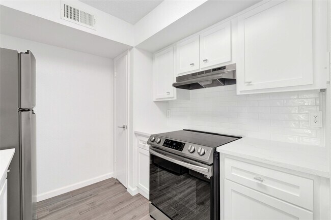 Building Photo - 2800 Jeanetta St