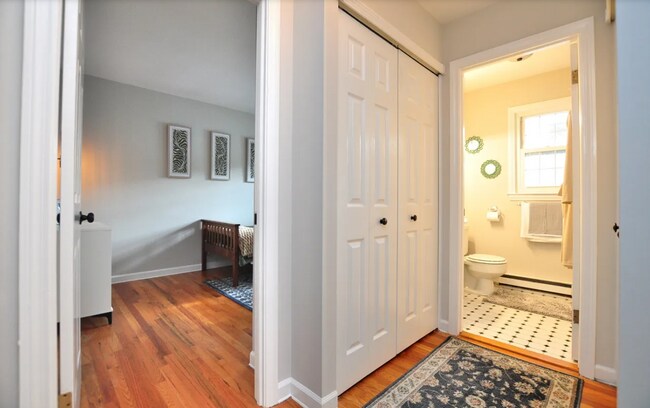 Building Photo - 5 Tunxis Pl