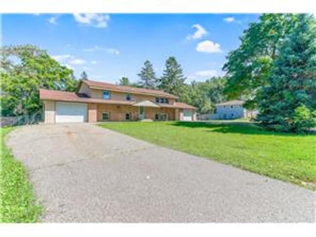 Primary Photo - 6040 Hemlock Ln N