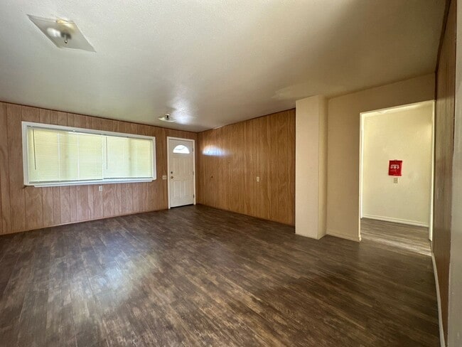 Building Photo - 318 McCourt St