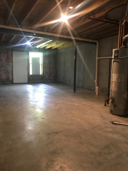 walk out basement - 9844 N Lewis Ave