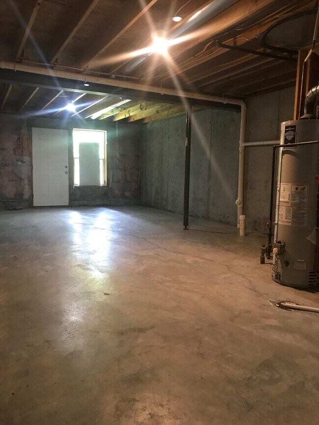 walk out basement - 9844 N Lewis Ave