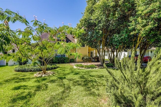 Building Photo - 1504 E 19th St