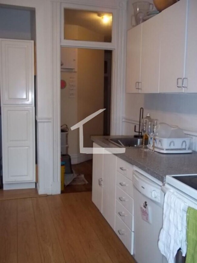 Building Photo - Huge 5 bed steps from BU