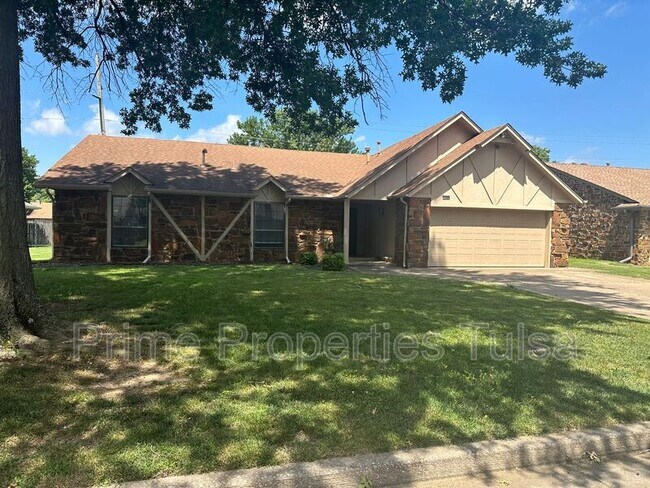 Building Photo - 7742 S 72nd E Pl