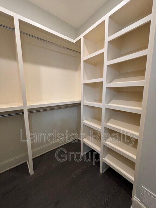 Building Photo - 6411 Moonseed St