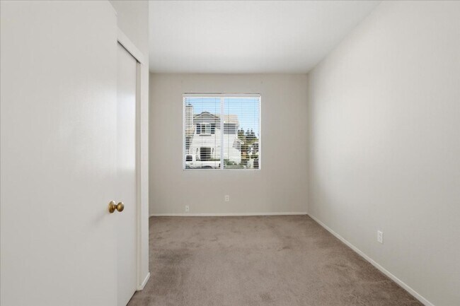 Building Photo - 9386 Laguna Pointe Way